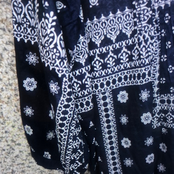 Black & White Patterned Women's Top - Casual Square Neck - Picture 3 of 8